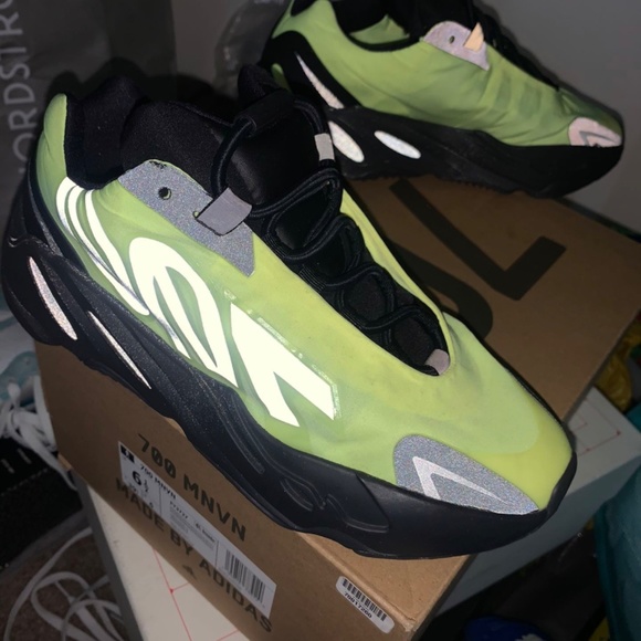 Yeezy MNVN LIME GREEN - Picture 2 of 3